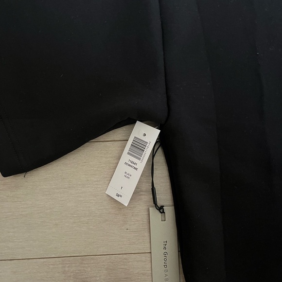 ARITZIA Babaton Downtime Black T shirt (s1) - Picture 2 of 6